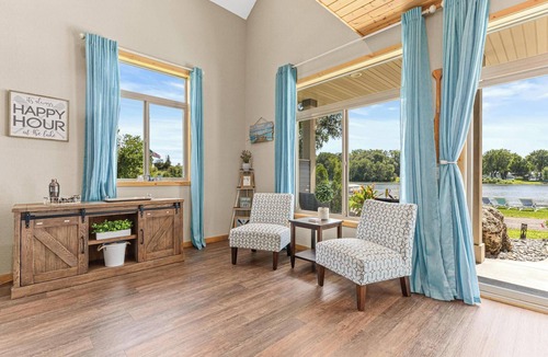 Lindstrom Cabin | Multi-generational|LARGE Lakefront|GAMEROOM