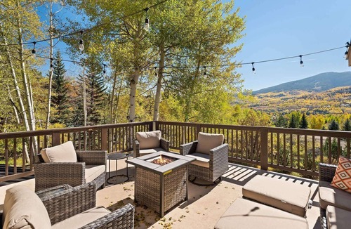 Snowmass Village House | Multi-Level Snowmass Retreat. Private Hot Tub & Sauna, Balcony with Stunning View! Driveway Parking