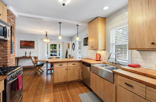 Martinez Park House | Music, Dining, CSU, Tasty Beer, Shopping and Sunshine!