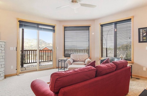 Estes Park Condo | Nakai Peak 41B - 2 Br Condo - Private Hot Tub - Lake/Mountain Views!