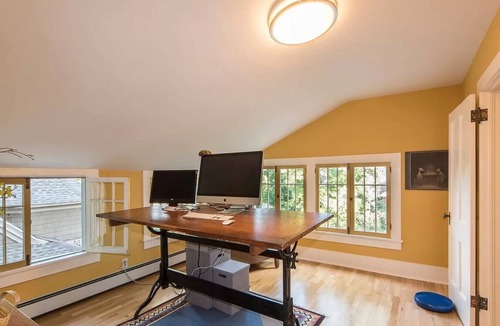 Whittier House | nArtist's Serene Mapleton Sanctuary