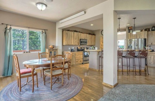 Peyton House | Nature's Oasis, 4BD Ranch Retreat, Hot tub!