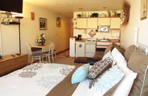 Frisco Condo | Near Frisco Main St. Walk to Dining, Shops, Events. Easy Drive to Activities