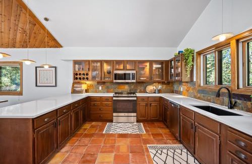 Evergreen House | Nestled Inn Vacation Home Rental Evergreen - Trails, Views, Hot Tub, Skiing!