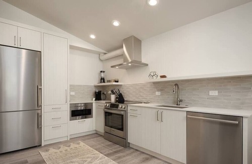 West End Condo | NEW! 2BR|1Bath|| 6 blocks to Mtn in the West End