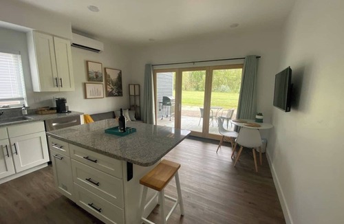 Hermosa Apartment | NEW 650sq ft Attached* in-law apt