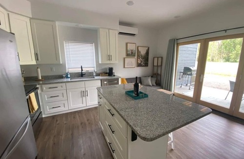 Hermosa Apartment | NEW 650sq ft Attached* in-law apt