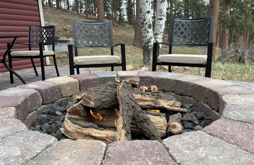 Conifer Cabin | New! Aspen turning! 1 hr from DIA! Gas firepit & Wifi