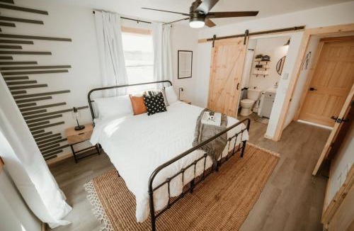 Como House | New Cabin Pet Friendly With A Game Room And King Beds