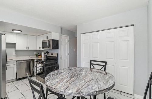 Berkley Apartment | NEW-Close to Confluence Park!