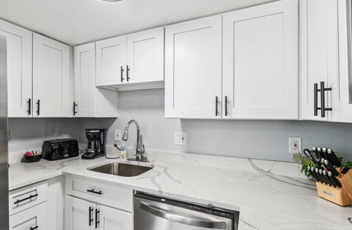 Berkley Apartment | NEW-Close to Confluence Park!