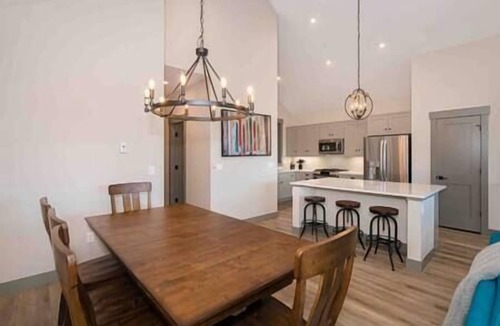 Grand Elk Ranch House | New Cool 4BR Mountain Home: Views, Games, Hot Tub