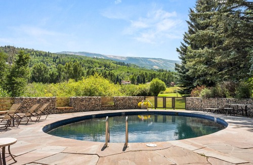 Snowmass Village Condo | New! Family friendly Snowmass retreat w. hot tub and pool. 5 minutes to resort!