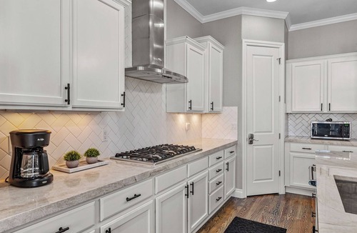 Lone Tree House | New! Gourmet Kitchen - Close to Lone Tree and Bluffs Regional Park - 30+ Day