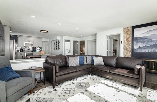 Silvercreek Condo | NEW! Granby Ranch Lookout - 3bd/2ba Ski-in/out Luxury Slope-facing Mountainside Condo