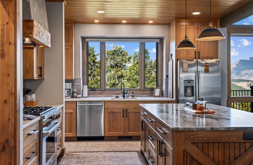 Windcliff Estates House | NEW! Hearthstone Luxury Vacation Rental at Windcliff