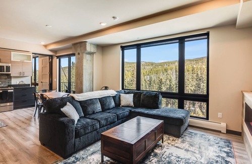 Winter Park Condo | New Hike/Ski in/out Modern Condo-Mountain Views