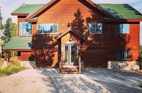 Grand View Highlands Ski Chalet | NEW, Hillside Haven Lodge, 15 mins to Devils Thumb Ranch, Hot tub on 1 acre