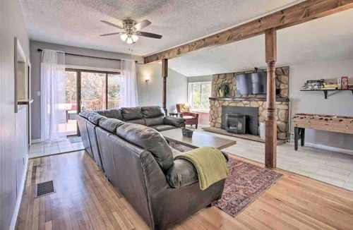 Palmer Lake House | NEW Historic Palmer Lake 2 bedroom with a VIEW!