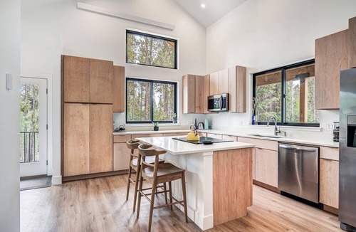 Fairplay Apartment | NEW Home | Firepit, 1-Acre Privacy, Pet-Friendly