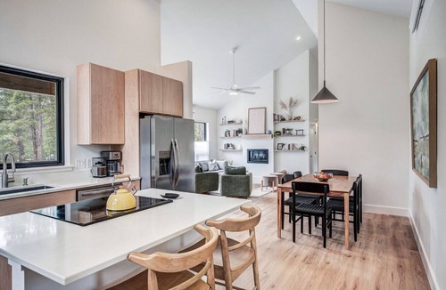 Fairplay Apartment | NEW Home | Firepit, 1-Acre Privacy, Pet-Friendly