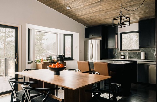 Bailey House | NEW Hot Tub + Arcade + Fire Pit + Mtn Views