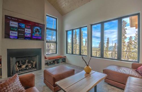 Quandary Village House | NEW Hot Tub Haven with Panoramic View - Blue River