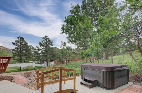 Palmer Lake House | NEW HOT TUB Sunny Palmer Lake home in the Glen