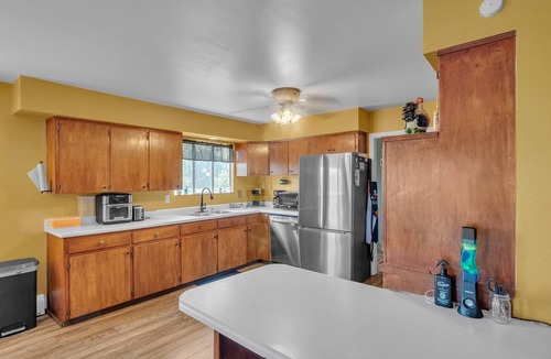 Canon City House | NEW! House of Broken Dove 5-Bedroom Home - Handicap accessible - Pets Allowed
