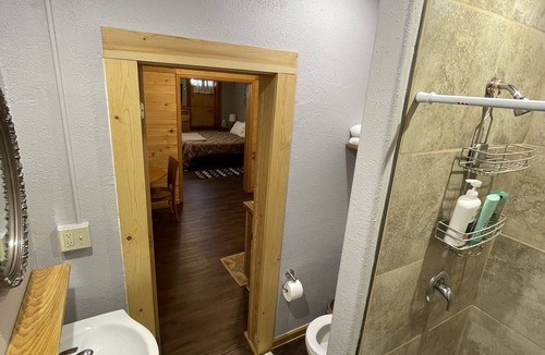 Del Norte Apartment | NEW King Bed Downtown Del Norte Apartment