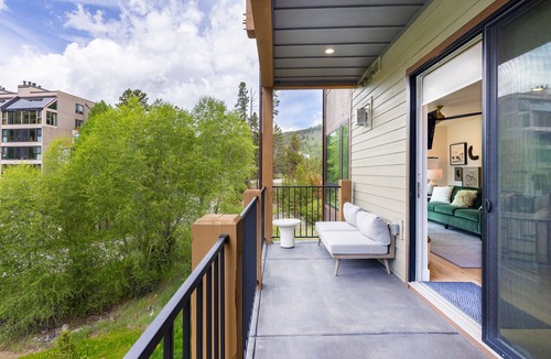 Lakeside Village Condo | *New Listing* 3 Bedroom Luxury Condo in Keystone, Close to Mountain House