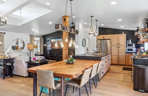 Creede House | New Listing! Luxury Home, Private Hot Tub, Mountain Views, Pet-Friendly