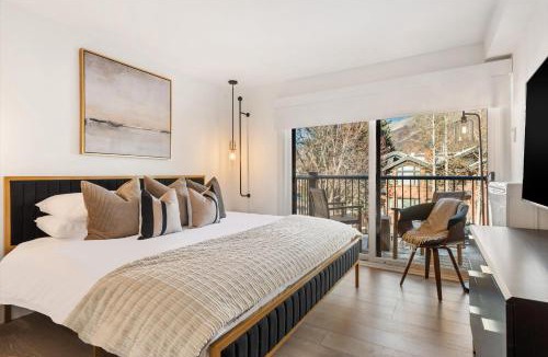 Downtown Apartment | New Listing Renovated 2 BR w AC