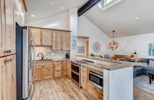 Warrior's Mark House | New Listing! Travelers Retreat! Close to Town and the Slopes! On the bus Route!