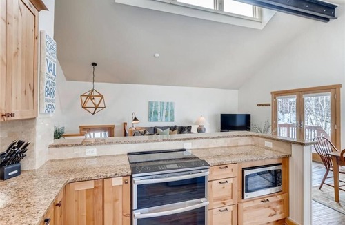 Warrior's Mark House | New Listing! Travelers Retreat! Close to Town and the Slopes! On the bus Route!