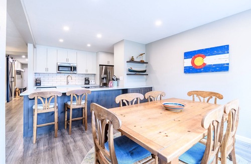 Four O'Clock Condo | New Listing! Updated Condo; Walk to town, Slopes or Hiking