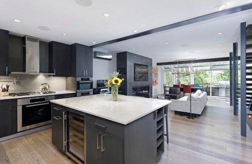 Aspen House | New Listing West End Jewel - Steps to bus to 4 ski areas 4860