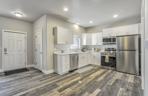Northeast Colorado Springs Condo | New Lower Condo-mins to downtown-Pet Friendly