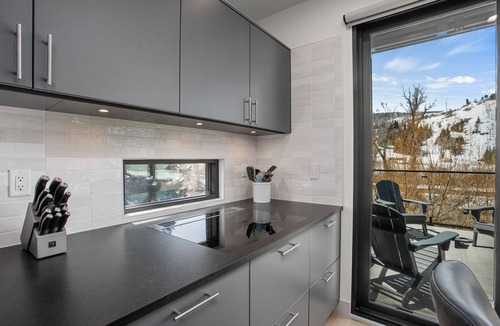 Downtown Steamboat Springs House | NEW LUXURIOUS RIVERFRONT DOWNTOWN TOWNHOME 4 BED 2.5 BA W/HOT TUB