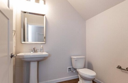 Mountain Shadows House | New Luxury 3 BD Townhome with Mountain Views