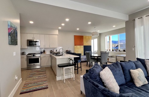 Carbondale House | New Luxury 3BR Townhome -Mt. Sopris View & Hot Tub