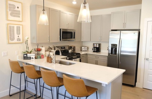 Lakeside Village Condo | NEW! Luxury Keystone Condo with Mountain Views