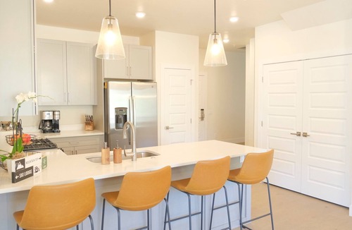Lakeside Village Condo | NEW! Luxury Keystone Condo with Mountain Views