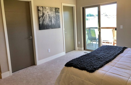 Gypsum House | NEW Modern 3 Story Townhouse with Mountain & Golf Course Views in Eagle County