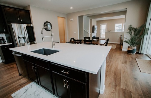 Parker House | New Modern Stylish Oasis, Bright and Comfortable Home