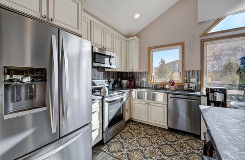 The Reserve House | New Mt Royal Retreat Near Downtown Frisco - Hot Tub & Breathtaking Views