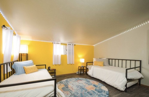 Sunnyside House | NEW! New Year’s Compound: Hot Tub & Game Room- 420ok! Sleeps 20