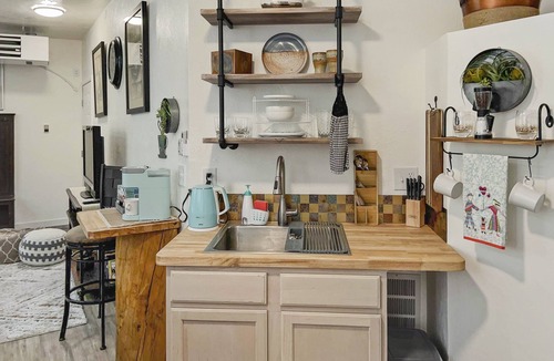 Redlands Apartment | NEW! Quaint Monument Retreat