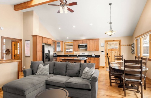 Warrior's Mark House | New! Quiet Area, Private Hot Tub