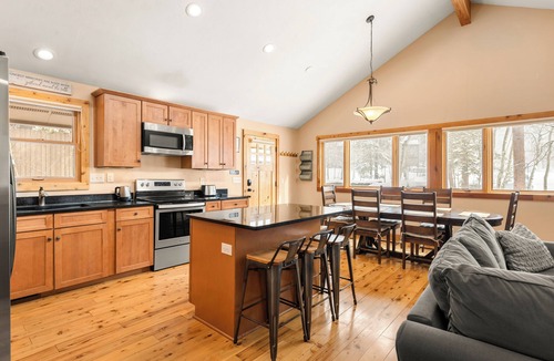 Warrior's Mark House | New! Quiet Area, Private Hot Tub
